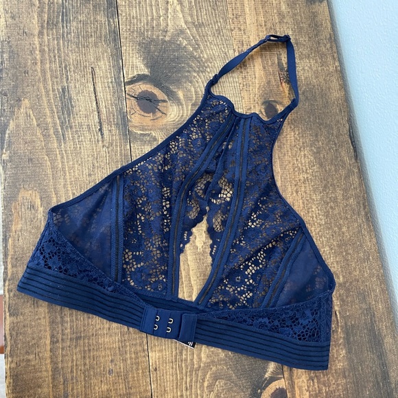 Victoria’s Secret very sexy navy blue halter lace bralette size medium - Picture 5 of 6
